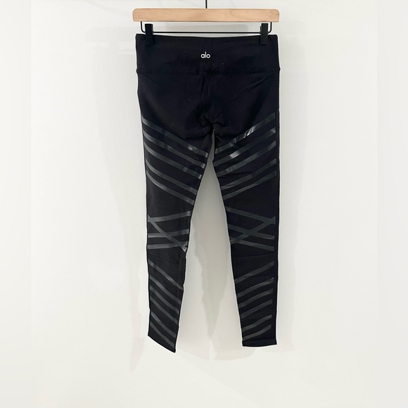 ALO Yoga Linear Striped Airbrush Leggings Black Size Small - Picture 6 of 6